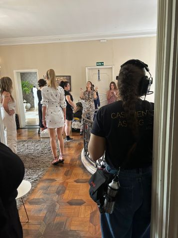 Lívia Colucci durante as gravações de Casamento às Cegas / Lívia Colucci/Arquivo Pessoal