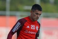 Aránguiz pede liberação do Inter para voltar ao Chile, e clube negocia saída