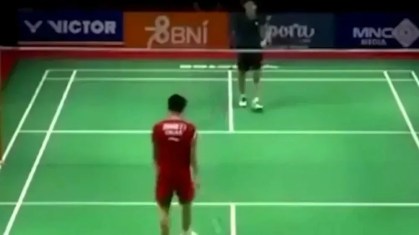 Zhang Zhijie jogava contra o japonês Kazuma Kawano quando passou mal