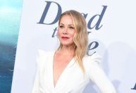 Christina Applegate se revolta com discurso de ódio na web sobre fogo em LA