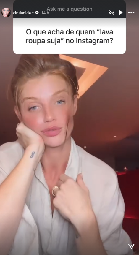 Em story no Instagram, a modelo Cintia Dicker criticou quem usa a rede social para "lavar roupa suja" / Instagram/CintiaDicker