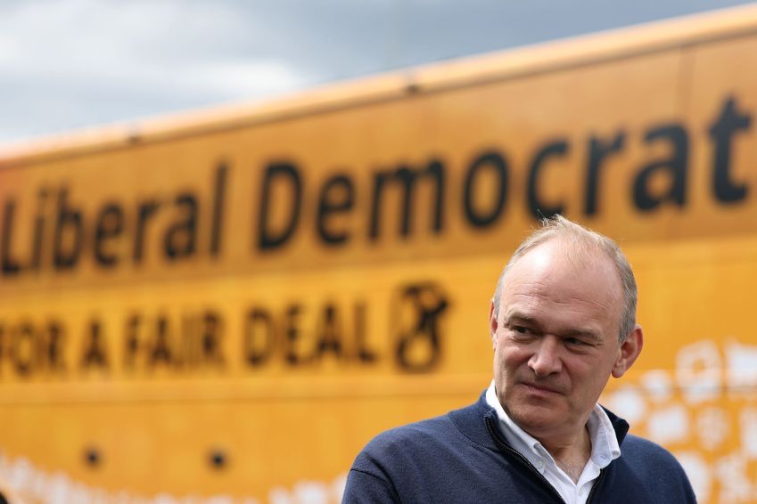 Ed Davey, líder dos Democratas Liberais, durante uma visita de campanha eleitoral em Frome, Reino Unido, em 30 de maio de 2024. / Hollie Adams/Bloomberg/Getty Images