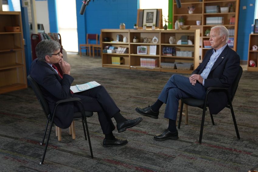 O presidente dos EUA Joe Biden fala durante uma entrevista com o âncora da ABC News, George Stephanopoulos, em Madison, Wisconsin, em 5 de julho. Presidente fará outra entrevista nesta segunda-feira (15), agora com a NBC News / ABC News via CNN Newsource