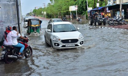 Nova Délhi alterna entre onda de calor sufocante e enchentes recorde