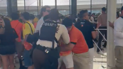 Torcedores se envolveram em confusão no Hard Rock Stadium