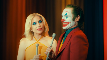 Lady Gaga como Arlequina e Joaquin Phoenix como Coringa em "Coringa: Delírio a Dois"