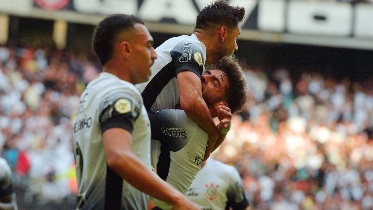 Corinthians comemora gol contra o Bahia