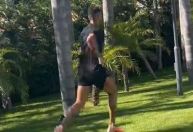 Fim das férias: Cristiano Ronaldo treina enquanto filhos jogam futebol; veja