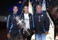 Seleção Argentina é recebida com festa após bi da Copa América