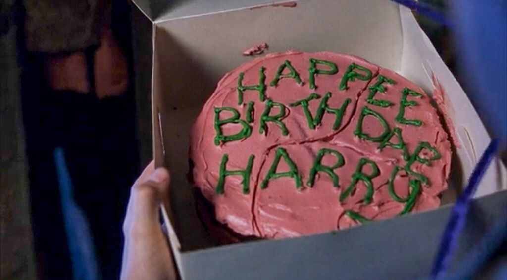Bolo de aniversário de Harry Potter em "A Pedra Filosofal" / Reprodução/ Warner Bros. Company