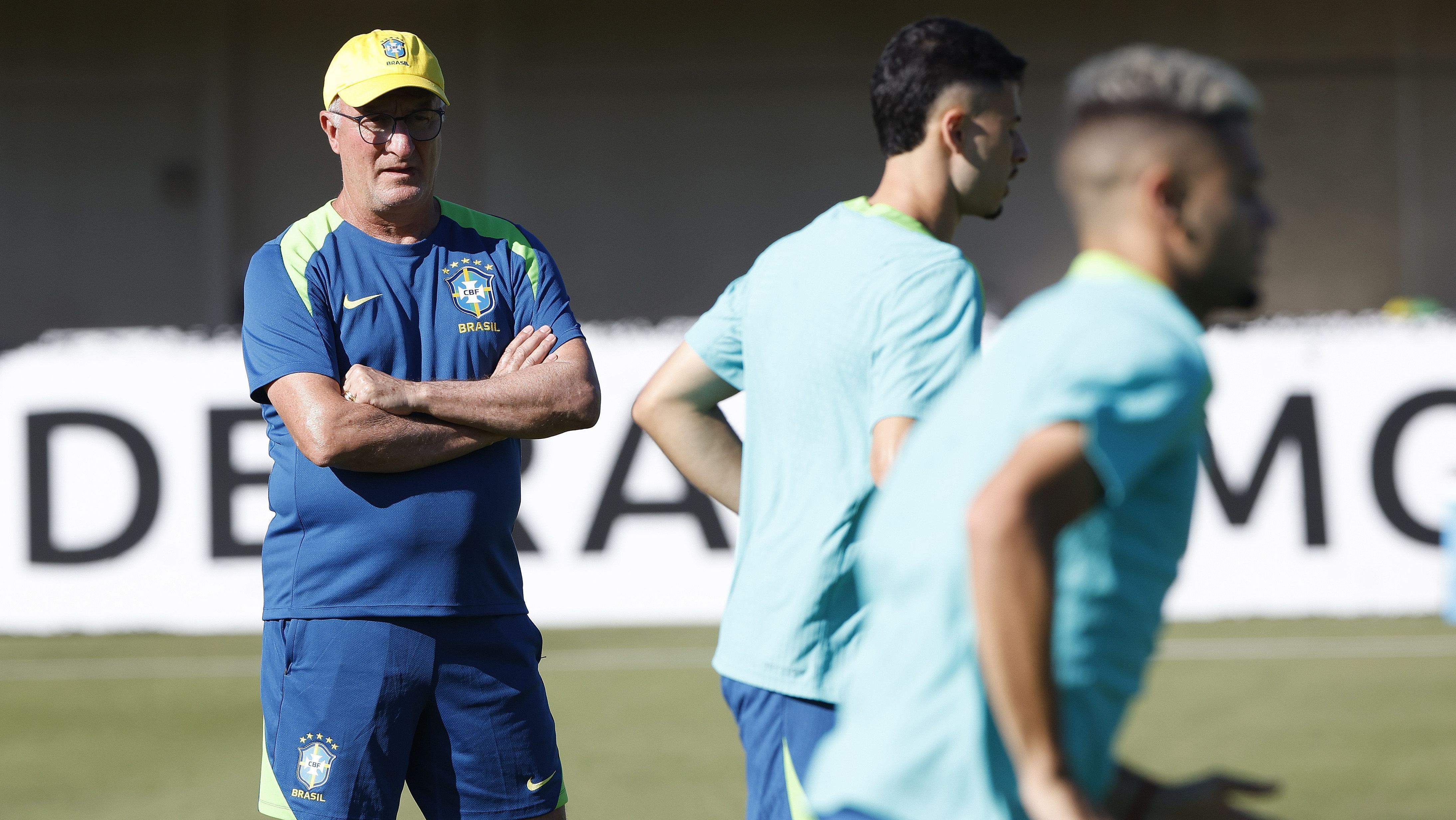 Dorival Júnior em treino da Seleção nos EUA