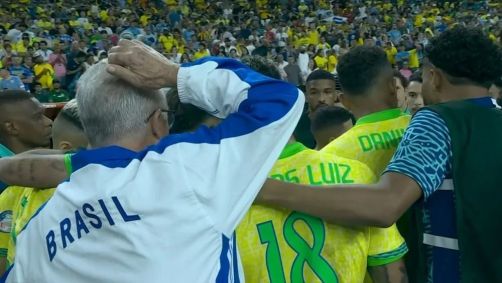 Dorival Júnior ficou fora da roda dos jogadores antes da disputa por pênaltis
