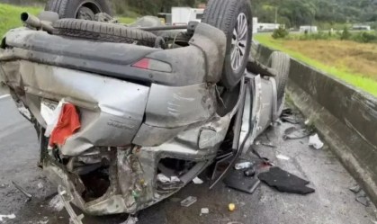 Campeão mundial pela Seleção recebe alta de hospital após sofrer acidente de carro