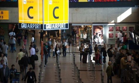 Área de check-in no aeroporto de Guarulhos (SP)