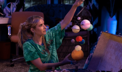 Estrelado por Emma Roberts, "Uma Astronauta Quase Perfeita" chega ao streaming