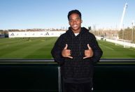 Endrick abre mão de férias para treinar com Real Madrid, diz jornal