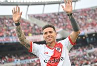Homenagem do River Plate a Enzo Fernández tem cantos racistas de torcedores