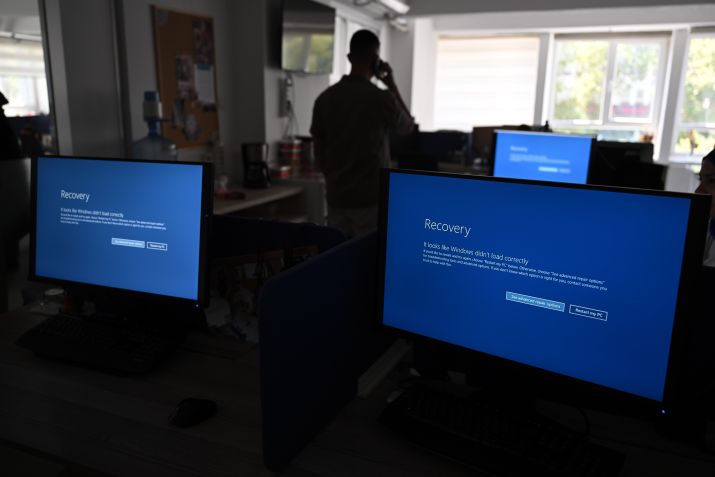 Apagão cibernético global paralisa voos e afeta TVs, bancos e hospitais nesta sexta-feira (19) / Harun Ozalp/Anadolu via Getty Images