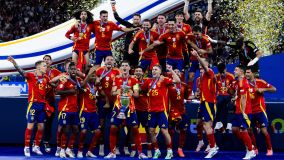 Seleção Espanhola levanta a taça da Eurocopa 2024