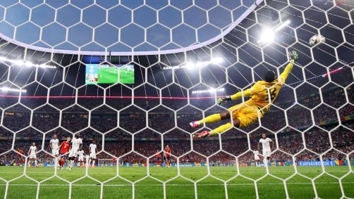 Lamine Yamal, da Espanha, empata o jogo contra a França, na semifinal da Euro