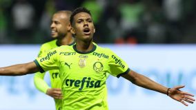 Estevão, do Palmeiras, comemora gol contra o Bahia, durante partida válida pela 15ª rodada do Campeonato Brasileiro no Allianz Parque