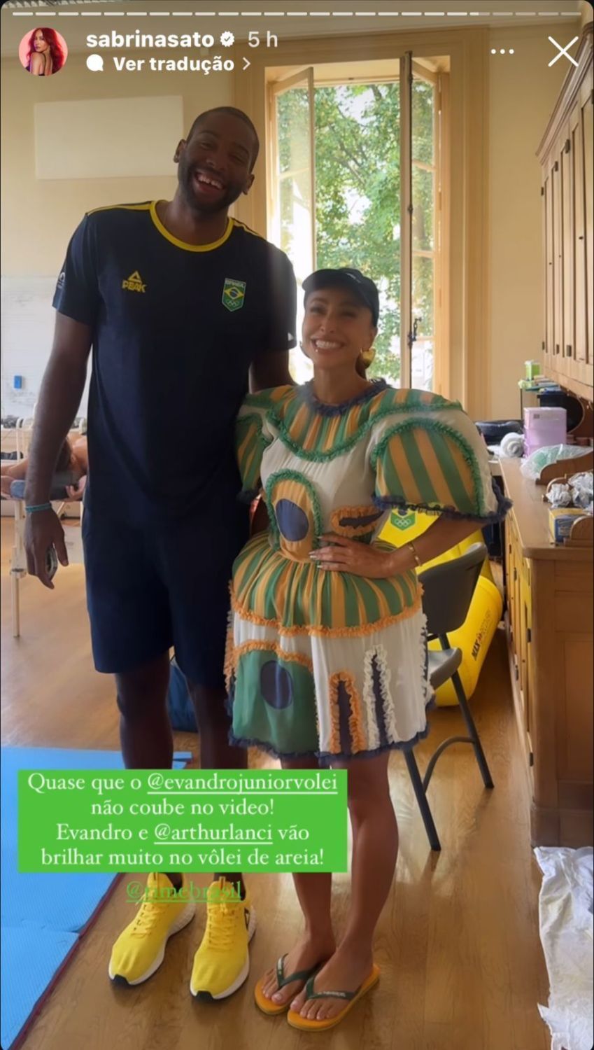 Apresentadora surpreendeu ao mostrar altura do jogador Evandro Junior / Instagram/Sabrina Sato