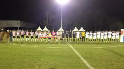 Times do Exeter City e do Tupi em campo para amistoso realizado em 27 de julho de 2014