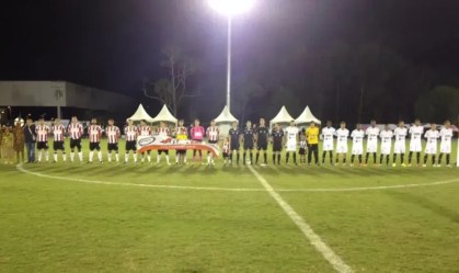 Times do Exeter City e do Tupi em campo para amistoso realizado em 27 de julho de 2014
