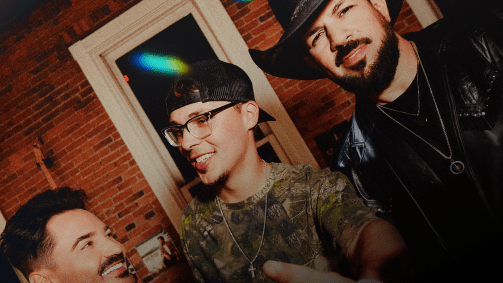 Gravada em inglês, a canção usa elementos do sertanejo e do EDM, vertente da música eletrônica
