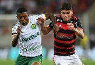 Flamengo sai atrás, mas empata com Cuiabá e mantém liderança do Brasileiro