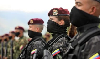 Chefe das Forças Armadas da Venezuela denuncia “golpe” e reafirma lealdade a Maduro