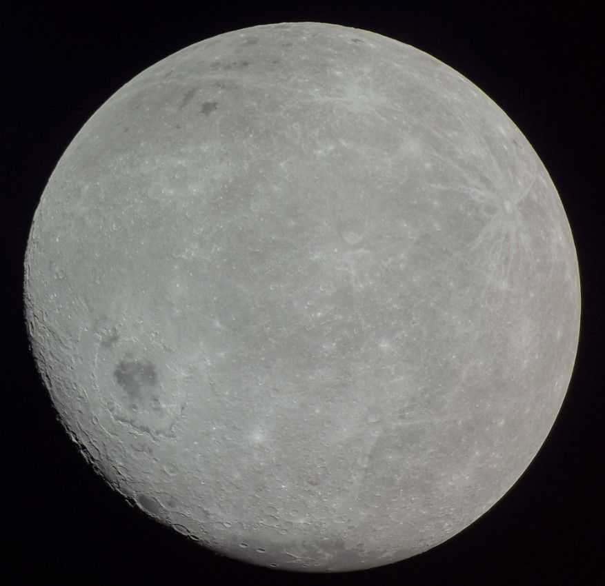 Foto do lado oculto da Lua, feita durante a missão Artemis 1. / NASA