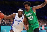 Paris 2024: Brasil perde para a França na estreia do basquete masculino