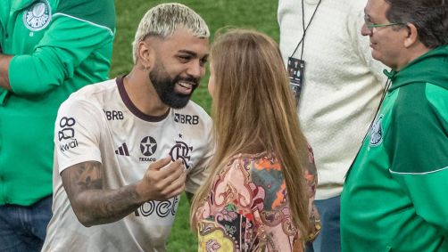 Gabigol e Leila Pereira se abraçam antes de Flamengo x Palmeiras no Maracanã