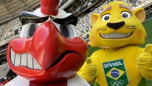 Galo Doido e Ginga na torcida pelo Brasil em Paris