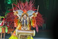 Isabelle Nogueira se transforma em uirapuru no Festival de Parintins; veja