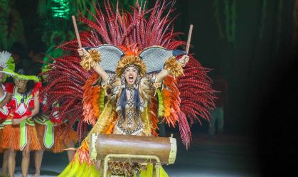 Isabelle Nogueira se transforma em uirapuru no Festival de Parintins; veja