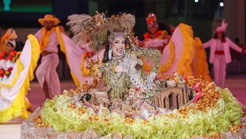 Valentina Coimbra, sinhazinha da fazenda do Garantido, na terceira noite do Festival de Parintins