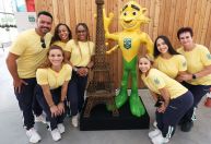 Equipe brasileira de ginástica artística chega a Paris