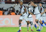 Fora de casa, Vasco bate Atlético-GO e chega a quatro vitórias consecutivas
