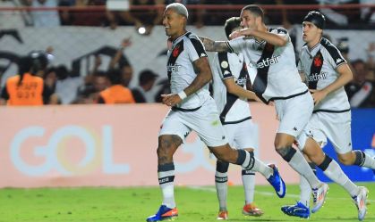 David comemora gol do Vasco sobre o Atlético-GO