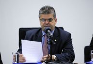 Ex-prefeito de Duque de Caxias é alvo de operação sobre fraude em cartão de vacina de Bolsonaro