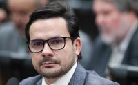 Real Time AM: Alberto Neto lidera disputa ao Senado; 2ª vaga está em aberto