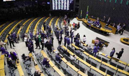 Câmara aprova projeto sobre salário mínimo e BPC; veja o que muda
