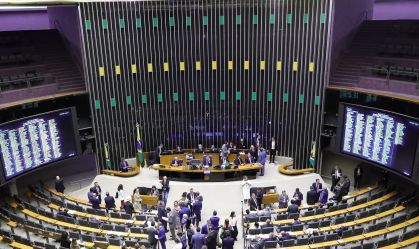 Veja quais deputados foram contra incluir armas no "imposto do pecado"