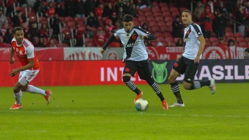 Adson faz bela jogada para abrir o placar em Internacional 1 x 2 Vasco