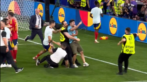 Morata é derrubado durante invasão de campo na Eurocopa