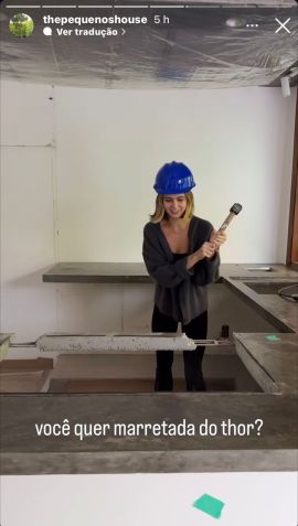 Chefe de cozinha brincou ao usar marreta de obra /