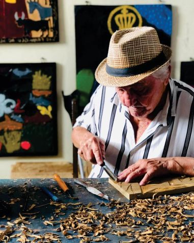 J. Borges começa a usar a técnica da xilogravura para ilustrar os próprios cordéis / Foto: Instagram/ Exposição J. Borges no Centro Cultural FIESP