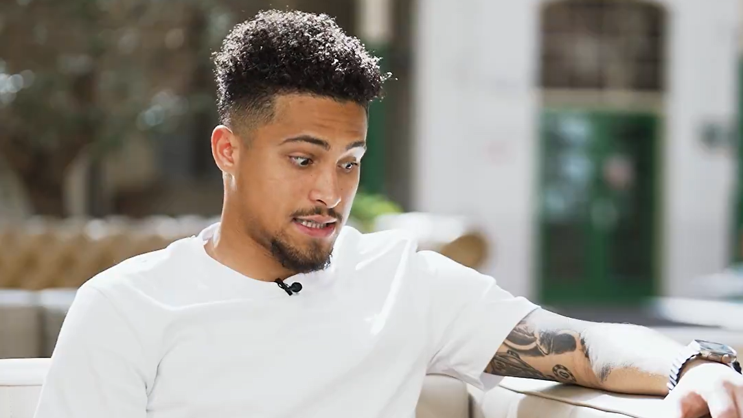 João Gomes, do Wolverhampton, falou sobre gagueira em vídeo publicado pelo clube inglês